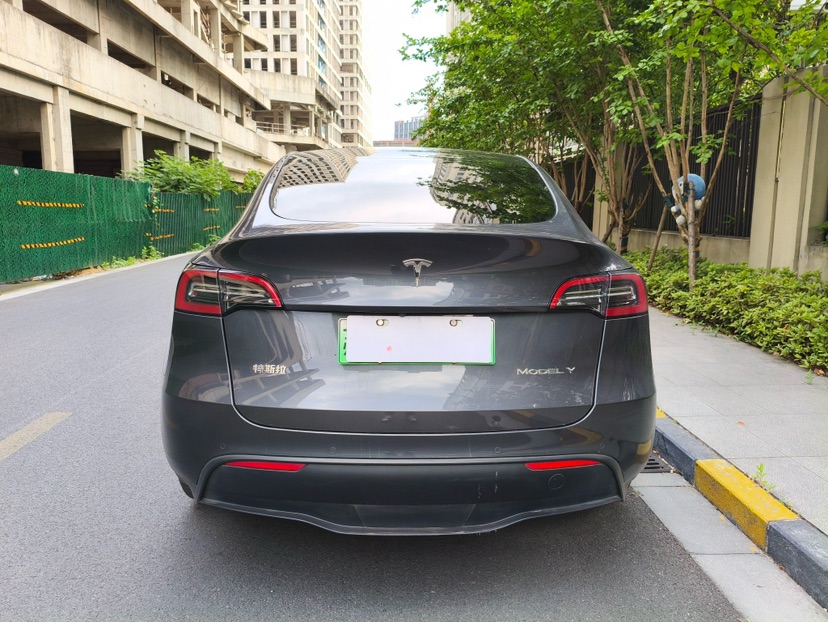 Tesla Model Y 2022 #5 Tesla Model Y 2022 car image #5