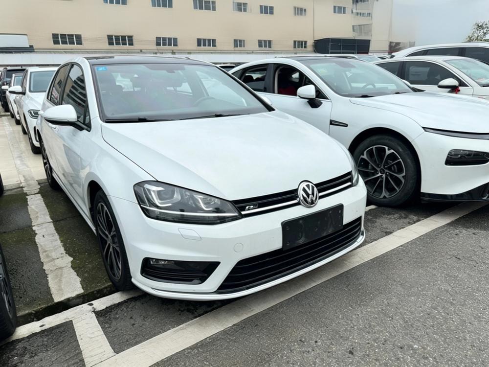 Volkswagen Golf 2017 car image #3