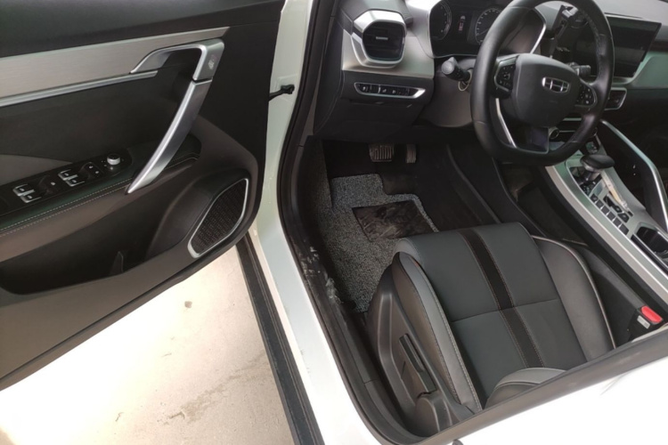 GEELY Coolray 2023 image de voiture #16