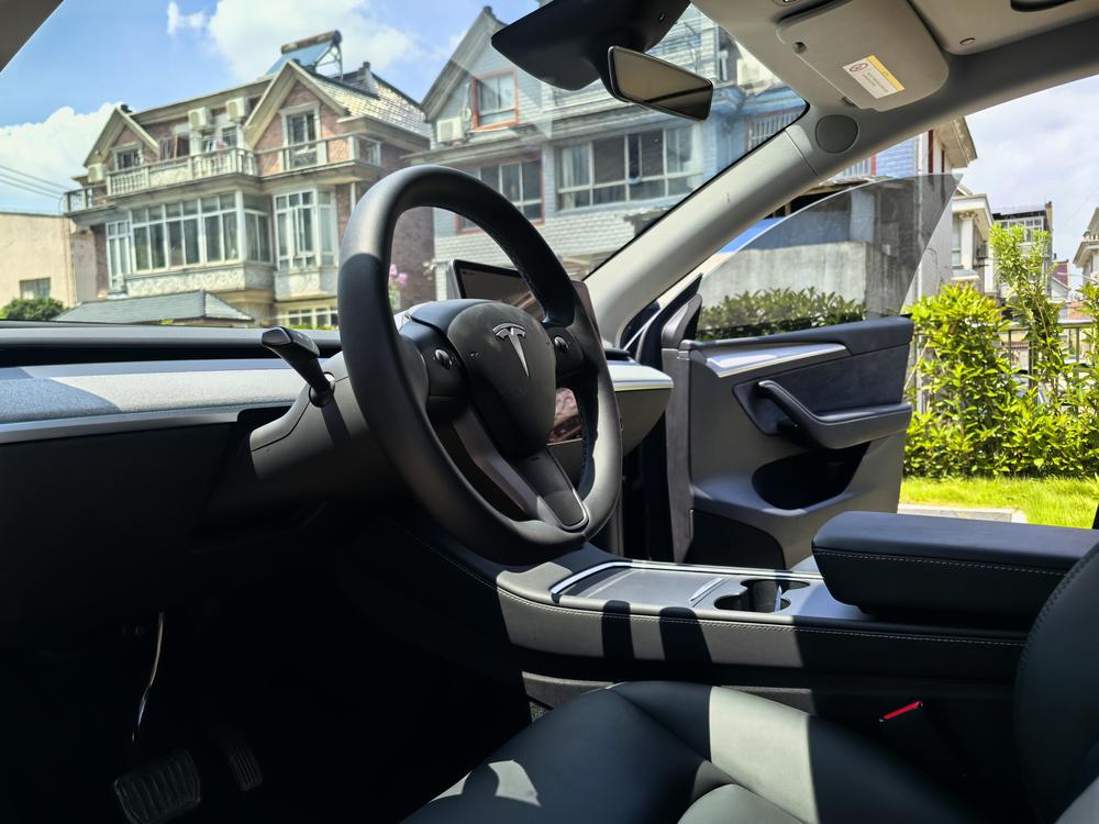 Tesla Model Y 2024 #15 Tesla Model Y 2024 car image #15