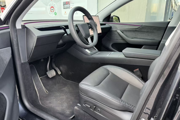 Tesla Model Y 2025 car image #12