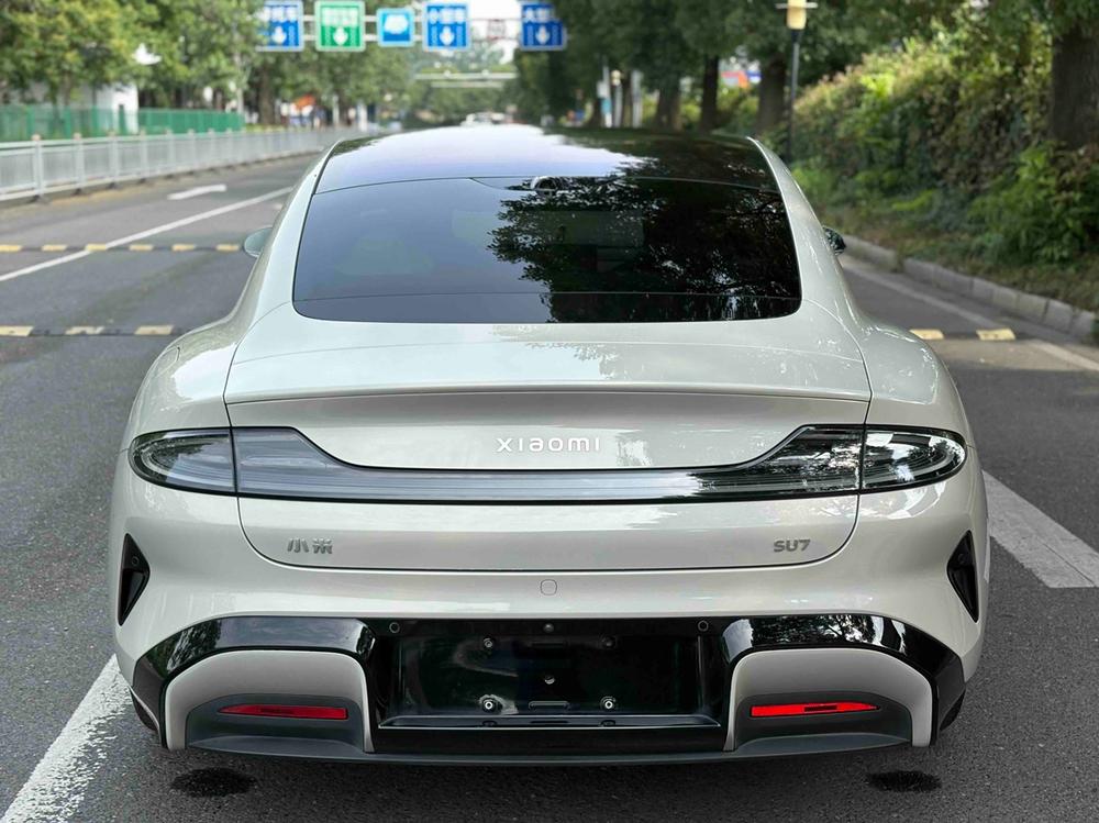MI SU7 2024 car image #3