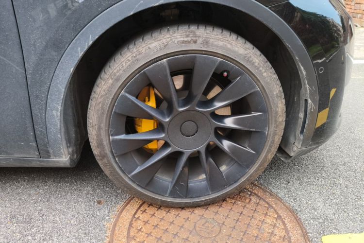 Tesla Model Y 2021 car image #9