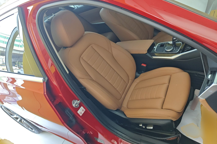 BMW 3 Series 2020 car image #24
