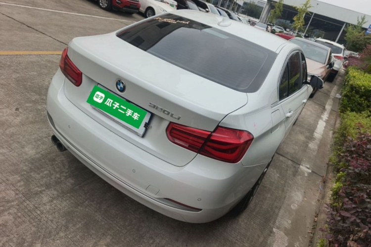 BMW 3 Series 2018 #7 BMW 3 Series 2018 car image #7