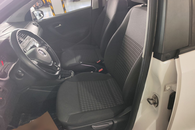 Volkswagen Polo 2018 car image #15