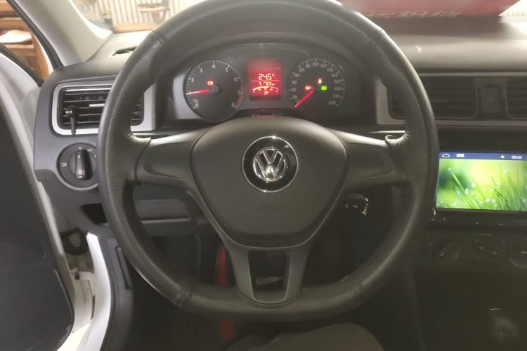 Volkswagen Santana 2017 car image #11