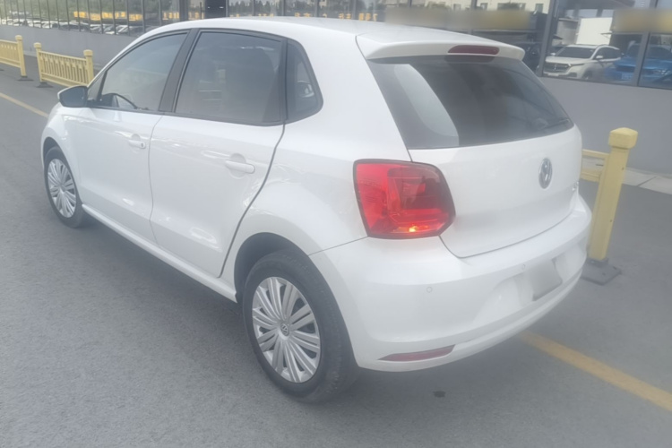 Volkswagen Polo 2016 car image #5