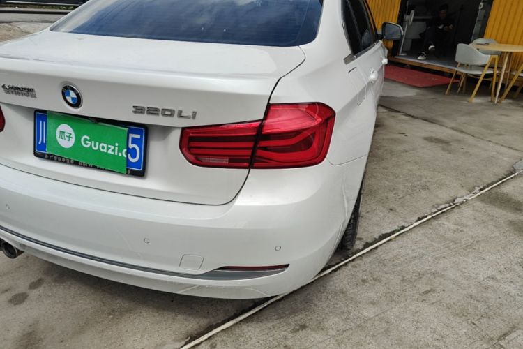BMW 3 Series 2019 car image #8