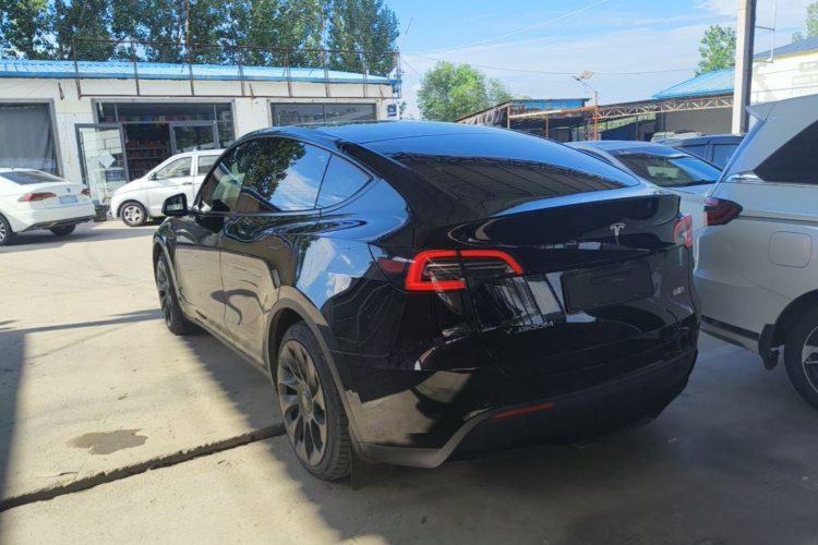 Tesla Model Y 2023 #5 Tesla Model Y 2023 car image #5