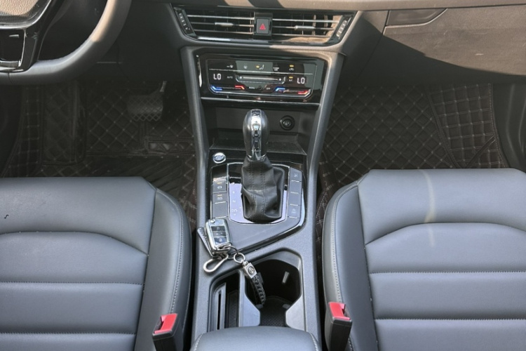 Volkswagen Tharu 2021 immagine di auto #12