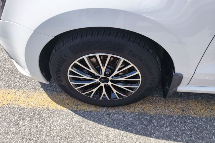 Volkswagen Polo 2018 car image #9