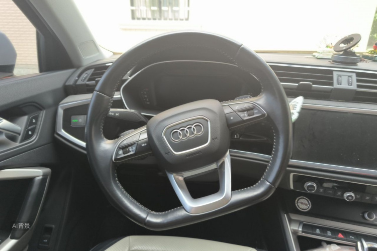 Audi Q3 2020 car image #12