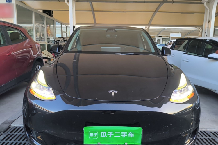 Tesla Model Y 2022 صورة سيارة #3