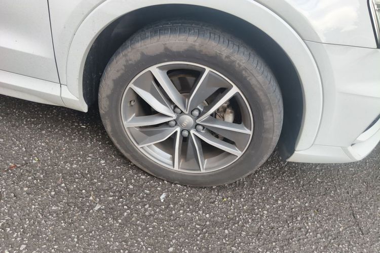 Audi Q3 2019 car image #6