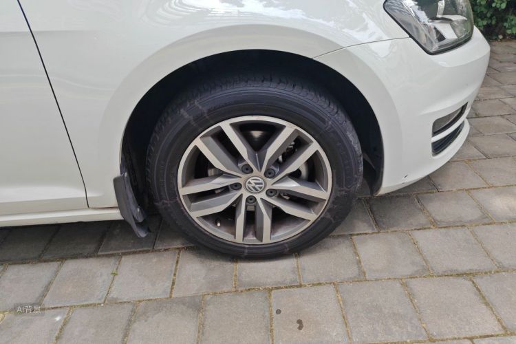 Volkswagen Golf 2017 car image #9