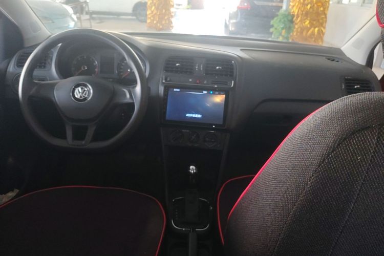 Volkswagen Polo 2018 car image #10