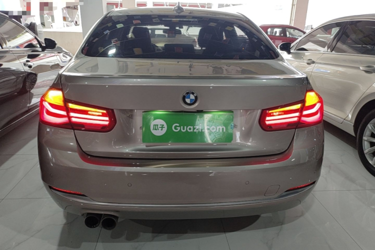 BMW 3 Series 2018 car image #6