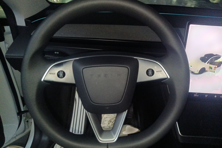 Tesla Model Y 2025 #11 Tesla Model Y 2025 car image #11