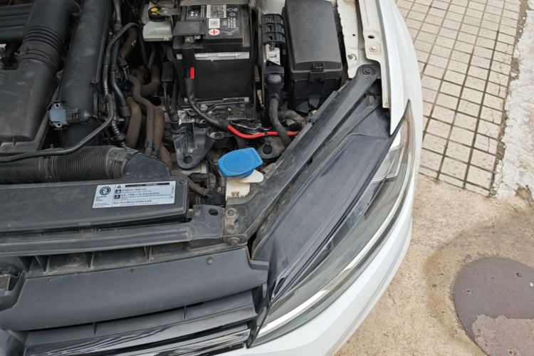 Volkswagen Golf 2020 car image #24