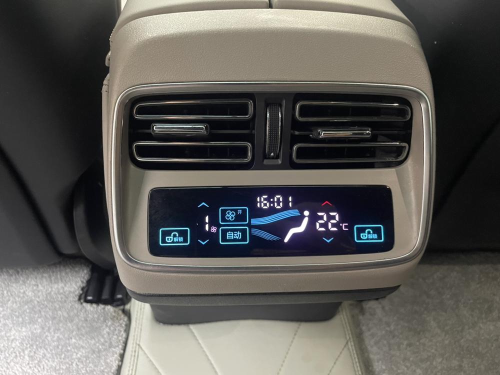 BYD Han 2024 car image #12