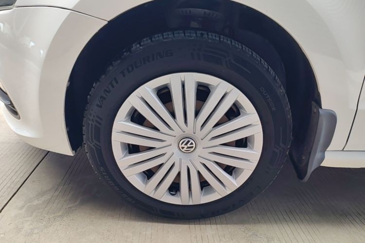 Volkswagen Polo 2016 car image #9