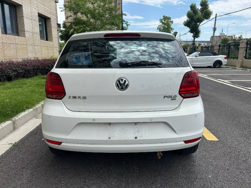 Volkswagen Polo 2015 car image #5