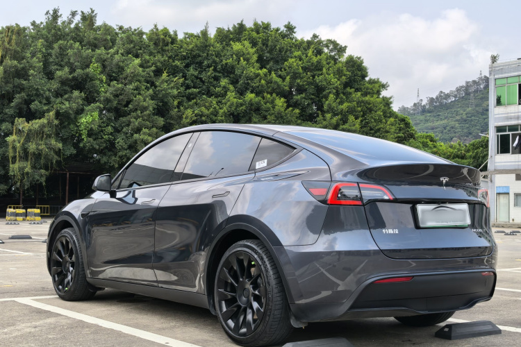 Tesla Model Y 2024 #6 Tesla Model Y 2024 immagine di auto #6