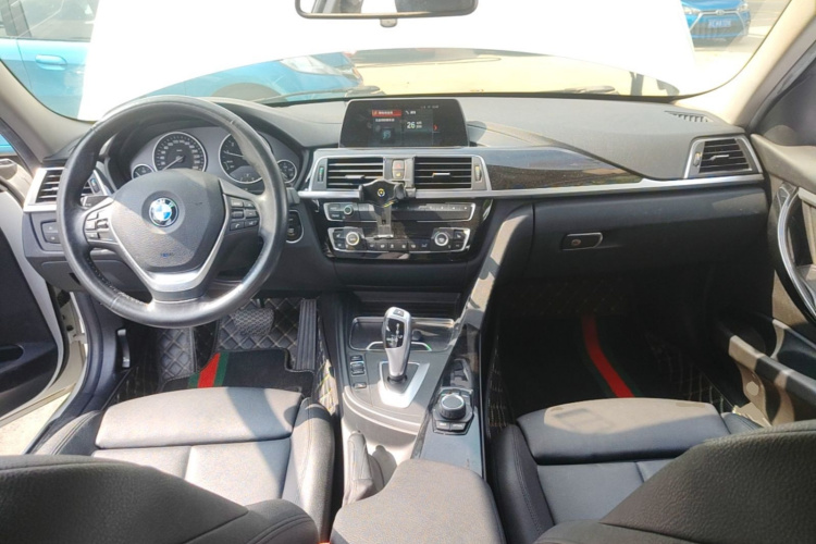 BMW 3 Series 2018 #10 BMW 3 Series 2018 car image #10