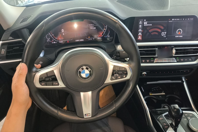 BMW 3 Series 2020 car image #13
