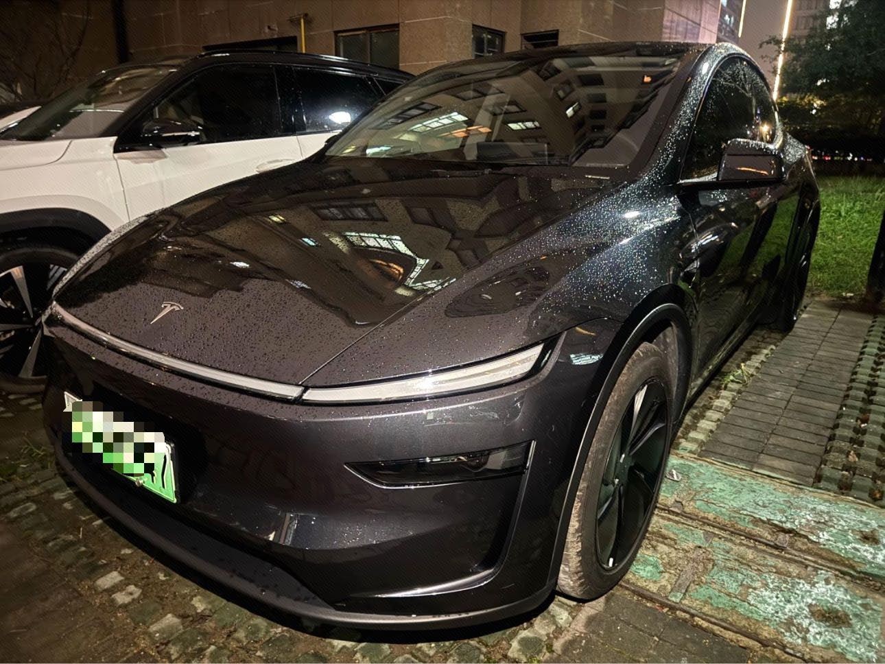 Tesla Model Y 2025 car image 