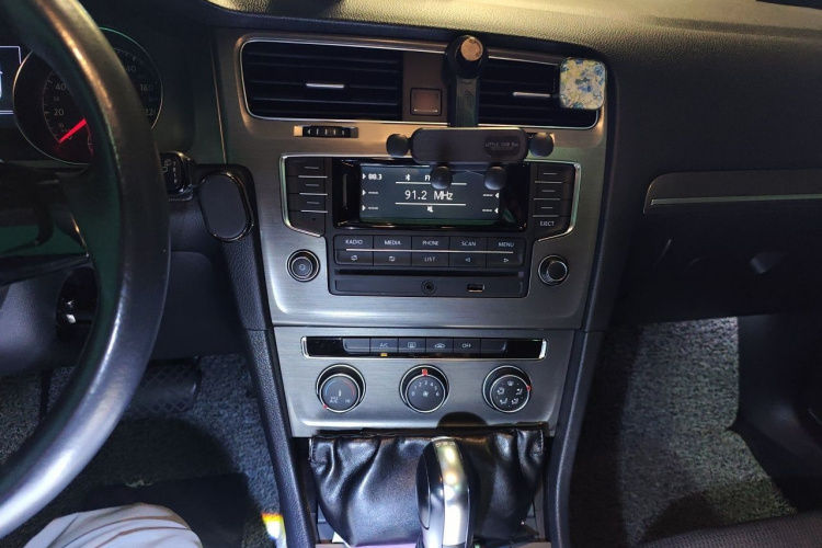 Volkswagen Golf 2015 car image #17