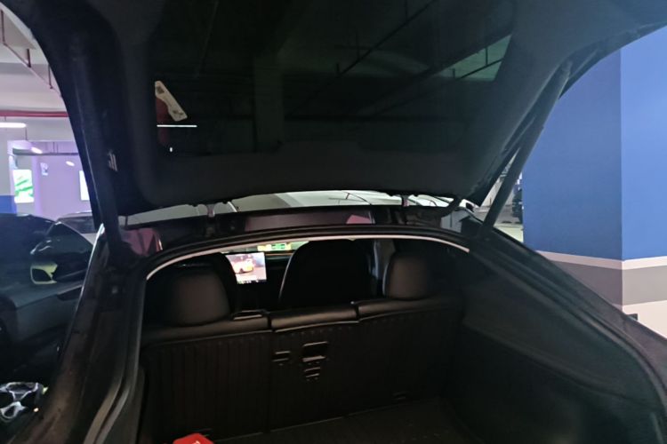 Tesla Model Y 2025 car image #19