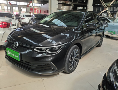 Volkswagen Golf 2021 Volkswagen Golf 2021 صورة سيارة