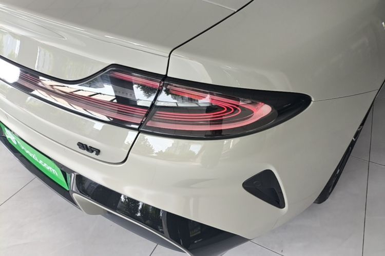 MI SU7 2025 car image #8