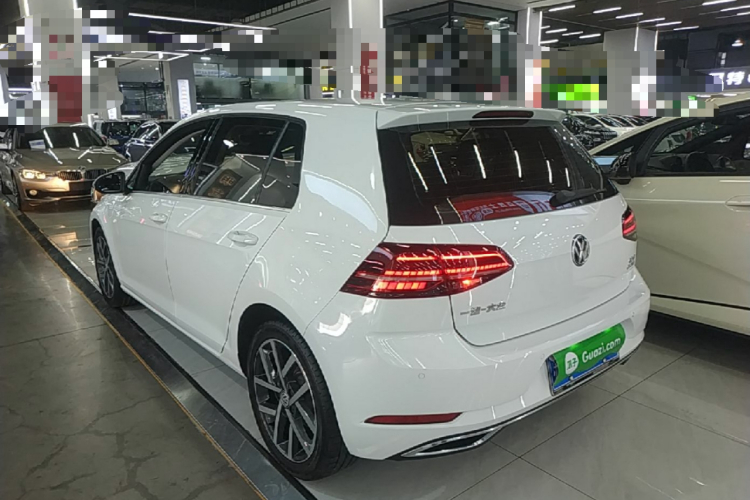 Volkswagen Golf 2019 car image #5
