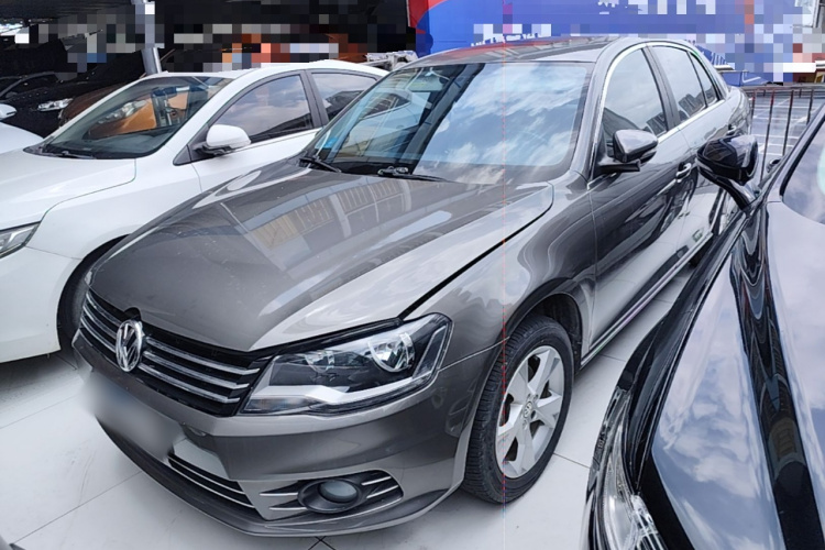Volkswagen Bora 2014 immagine di auto #2