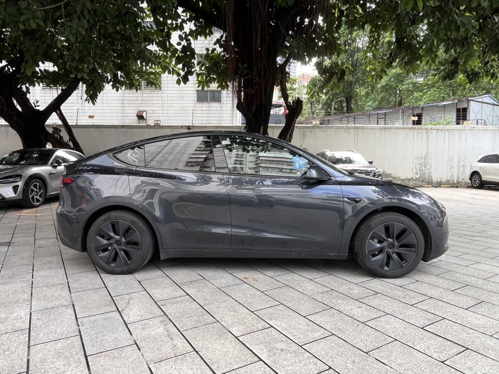 Tesla Model Y 2024 #5 Tesla Model Y 2024 car image #5