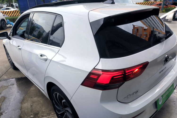 Volkswagen Golf 2022 car image #5