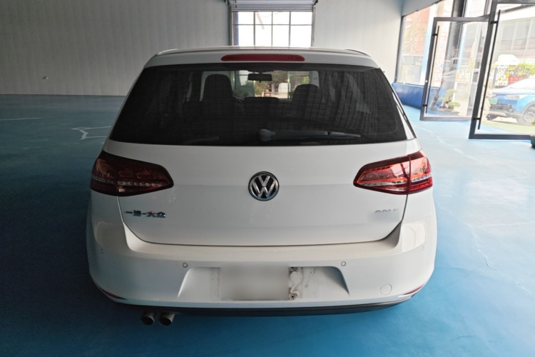 Volkswagen Golf 2017 car image #6