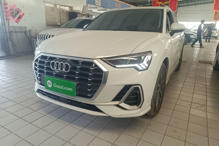 Audi Q3 2022 car image #2