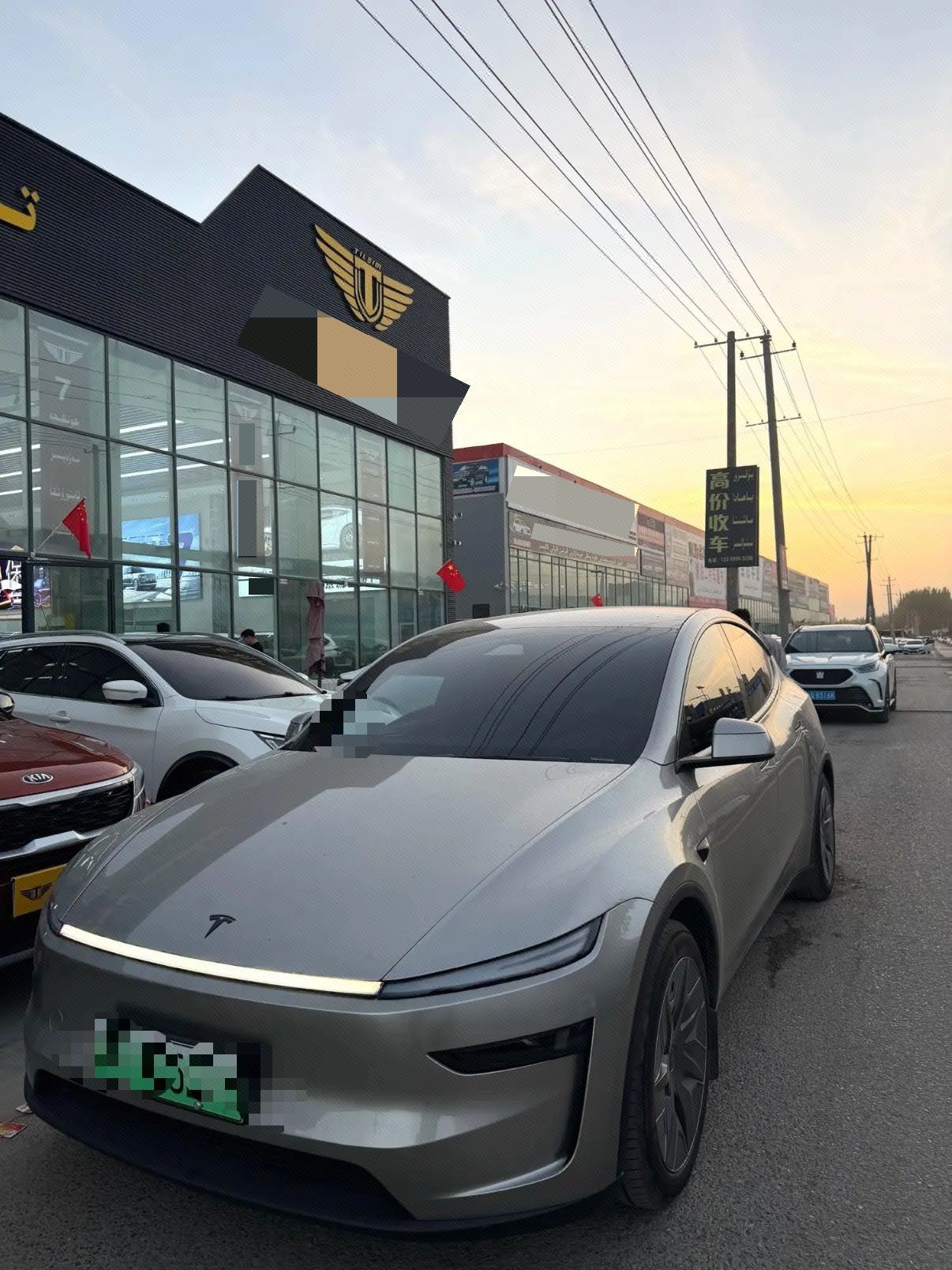 Tesla Model Y L 2026 imagem de carro 