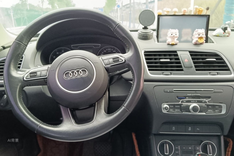 Audi Q3 2018 car image #11