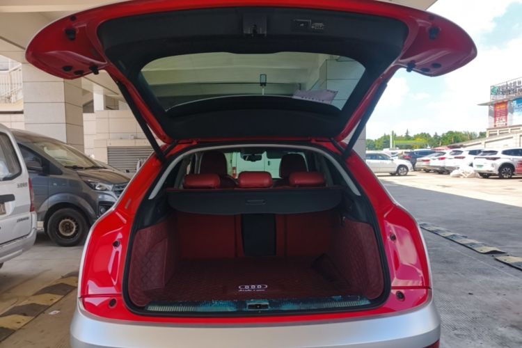 Audi Q3 2018 car image #21