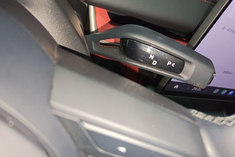 MI SU7 2025 immagine di auto #18