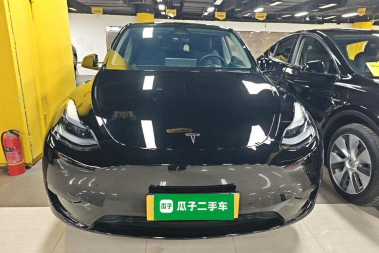 Tesla Model Y 2023 #3 Tesla Model Y 2023 car image #3