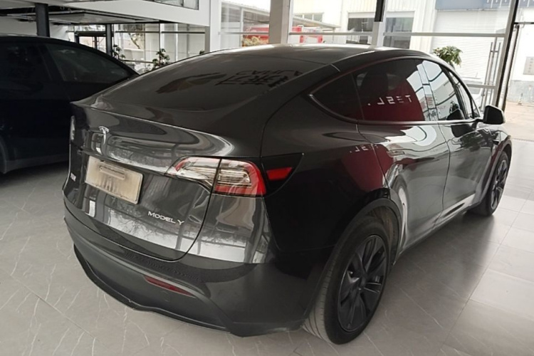 Tesla Model Y 2024 #7 Tesla Model Y 2024 car image #7