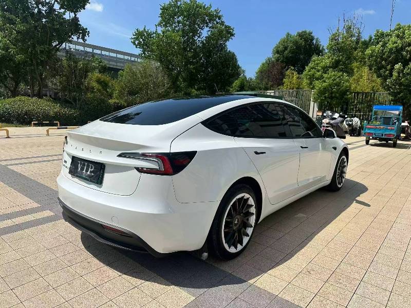 Tesla Model 3 2024 car image #9