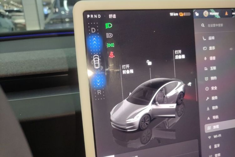 Tesla Model 3 2025 car image #14