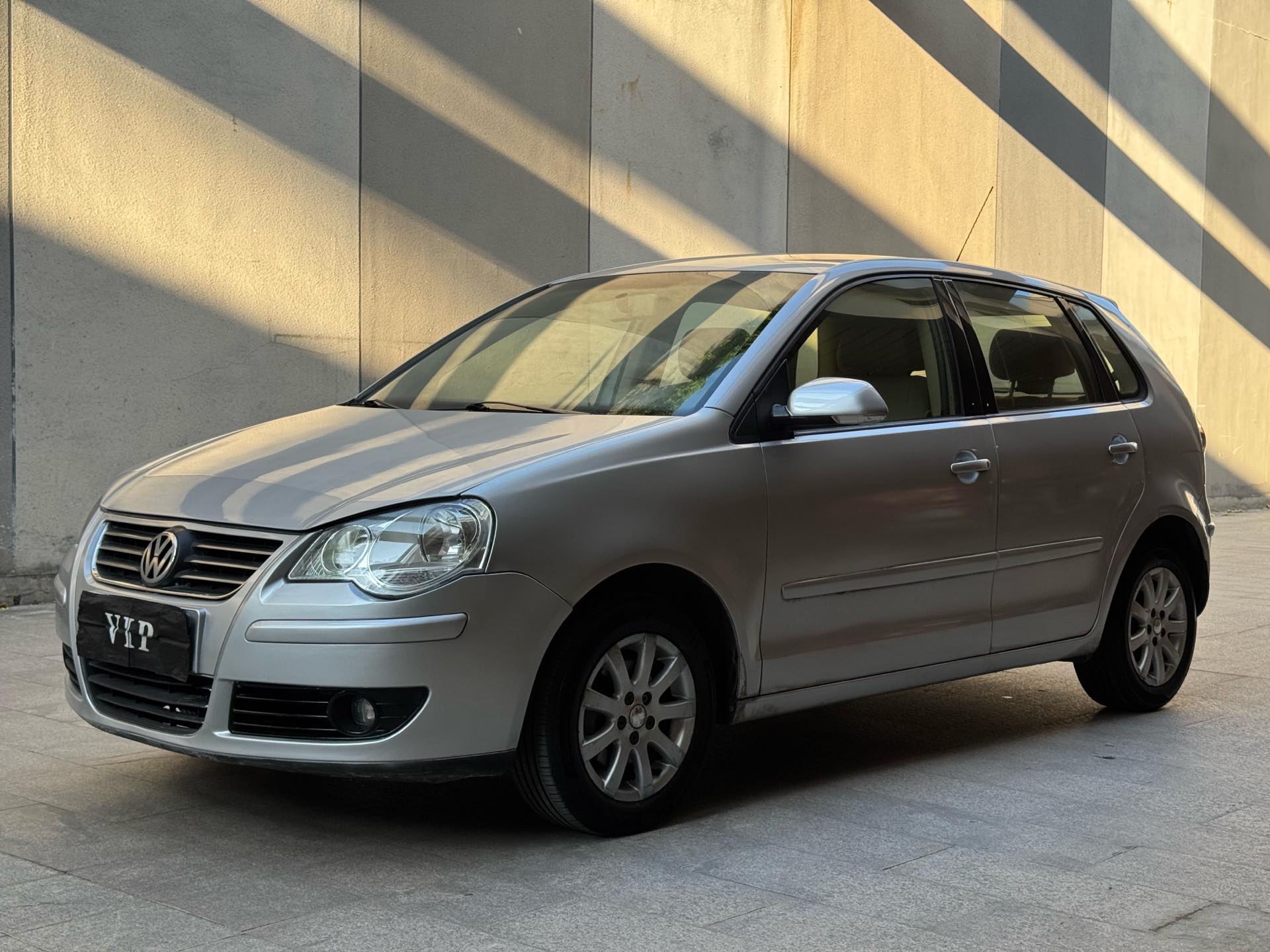 Volkswagen Polo 2010 car image 